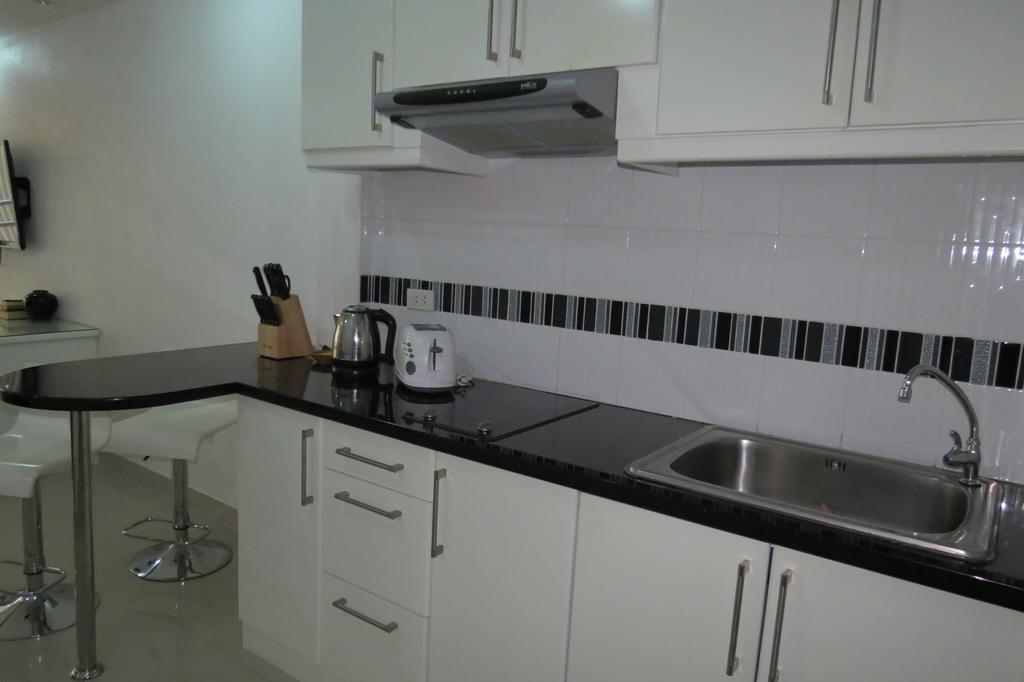 View Talay 6 Suite Apartments Паттайя Номер фото